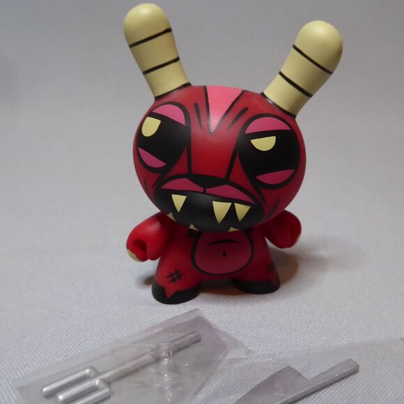 2009 3” KIDROBOT ENDANGERED DUNNY DEMON DEVIL DESIGNER ART URBAN VINYL FIGURE - Picture 2 of 8